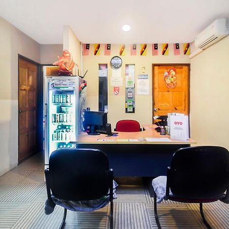 Oyo 44017 L & C Premium Stay 쿠칭 외부 사진