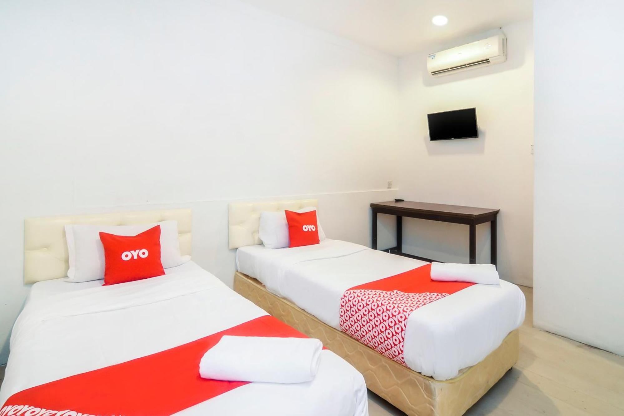 Oyo 44017 L & C Premium Stay 쿠칭 외부 사진