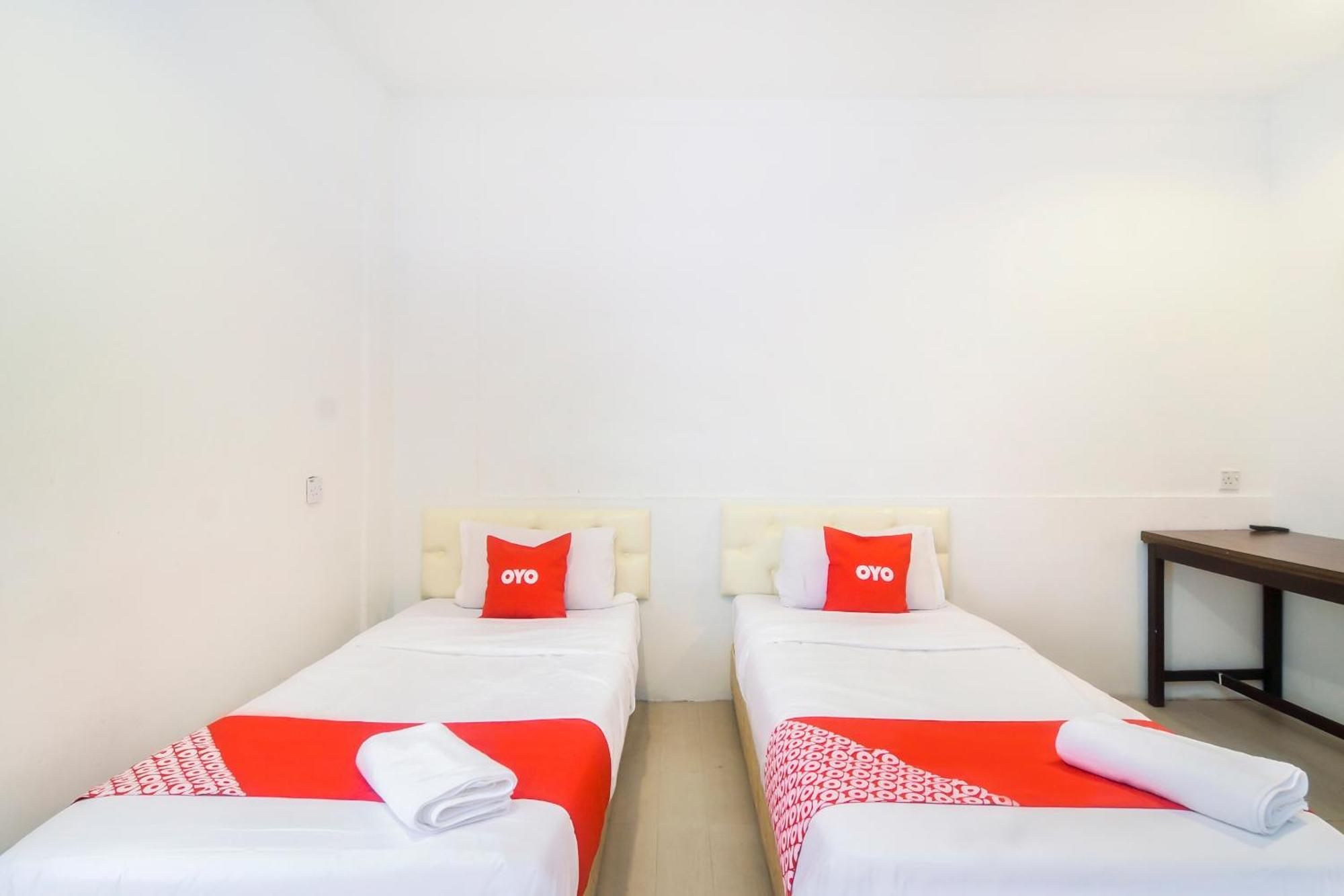 Oyo 44017 L & C Premium Stay 쿠칭 외부 사진